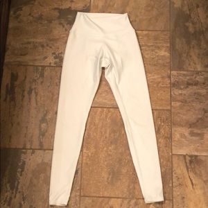 Like New! Alo Yoga Airlift Small